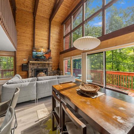 Treetops Chalet - 3Bd/2Bt Boutique Cabin W/Mt Leconte Views In 개틀린버그 외부 사진