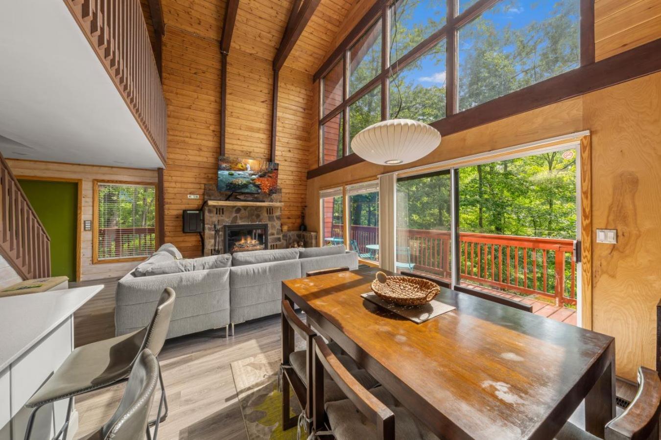 Treetops Chalet - 3Bd/2Bt Boutique Cabin W/Mt Leconte Views In 개틀린버그 외부 사진