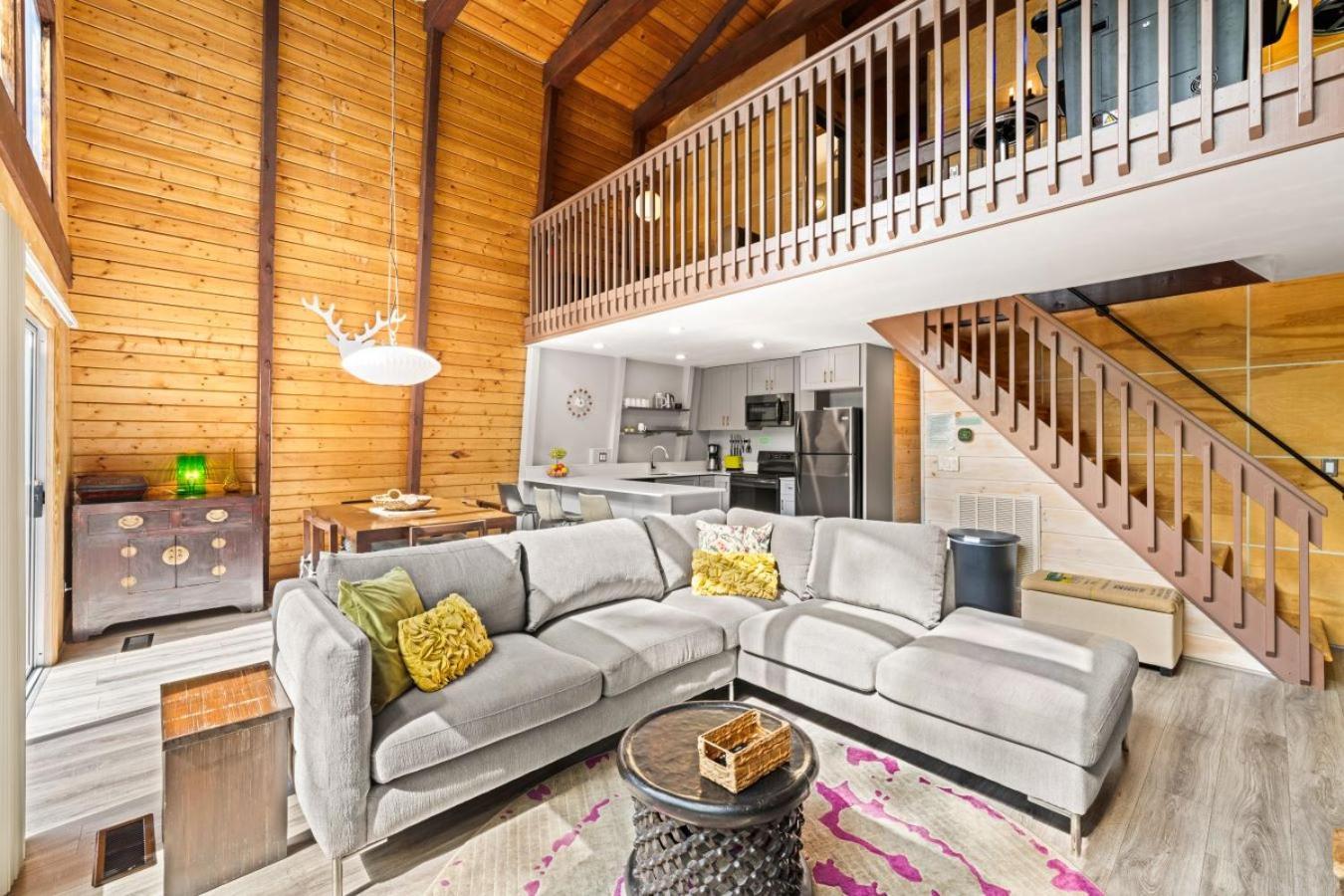 Treetops Chalet - 3Bd/2Bt Boutique Cabin W/Mt Leconte Views In 개틀린버그 외부 사진
