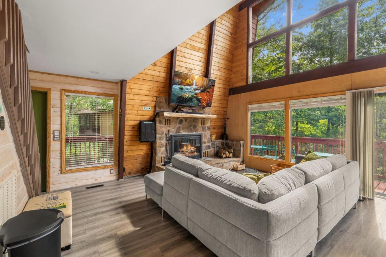 Treetops Chalet - 3Bd/2Bt Boutique Cabin W/Mt Leconte Views In 개틀린버그 외부 사진