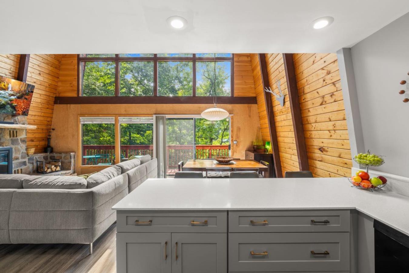 Treetops Chalet - 3Bd/2Bt Boutique Cabin W/Mt Leconte Views In 개틀린버그 외부 사진