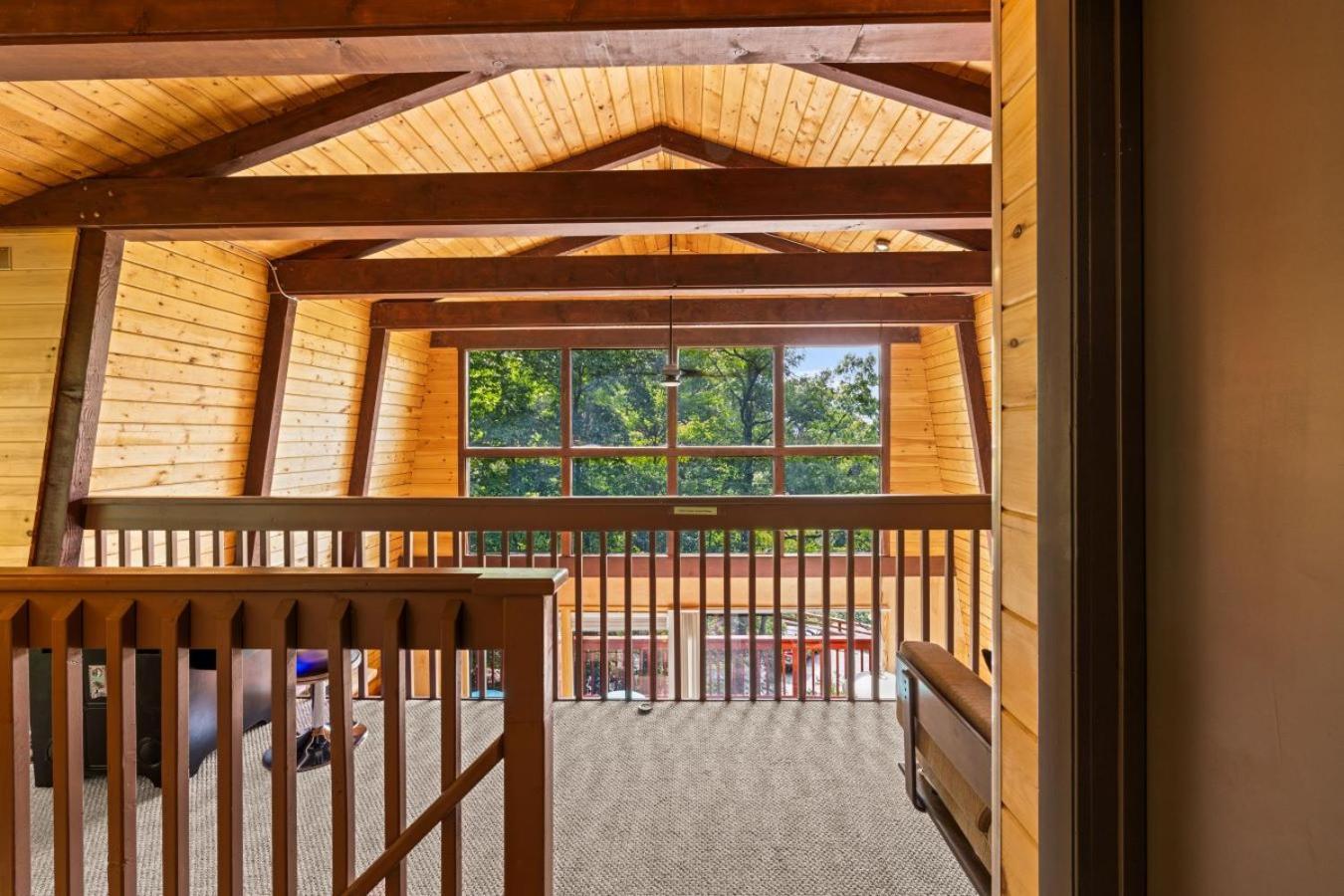 Treetops Chalet - 3Bd/2Bt Boutique Cabin W/Mt Leconte Views In 개틀린버그 외부 사진