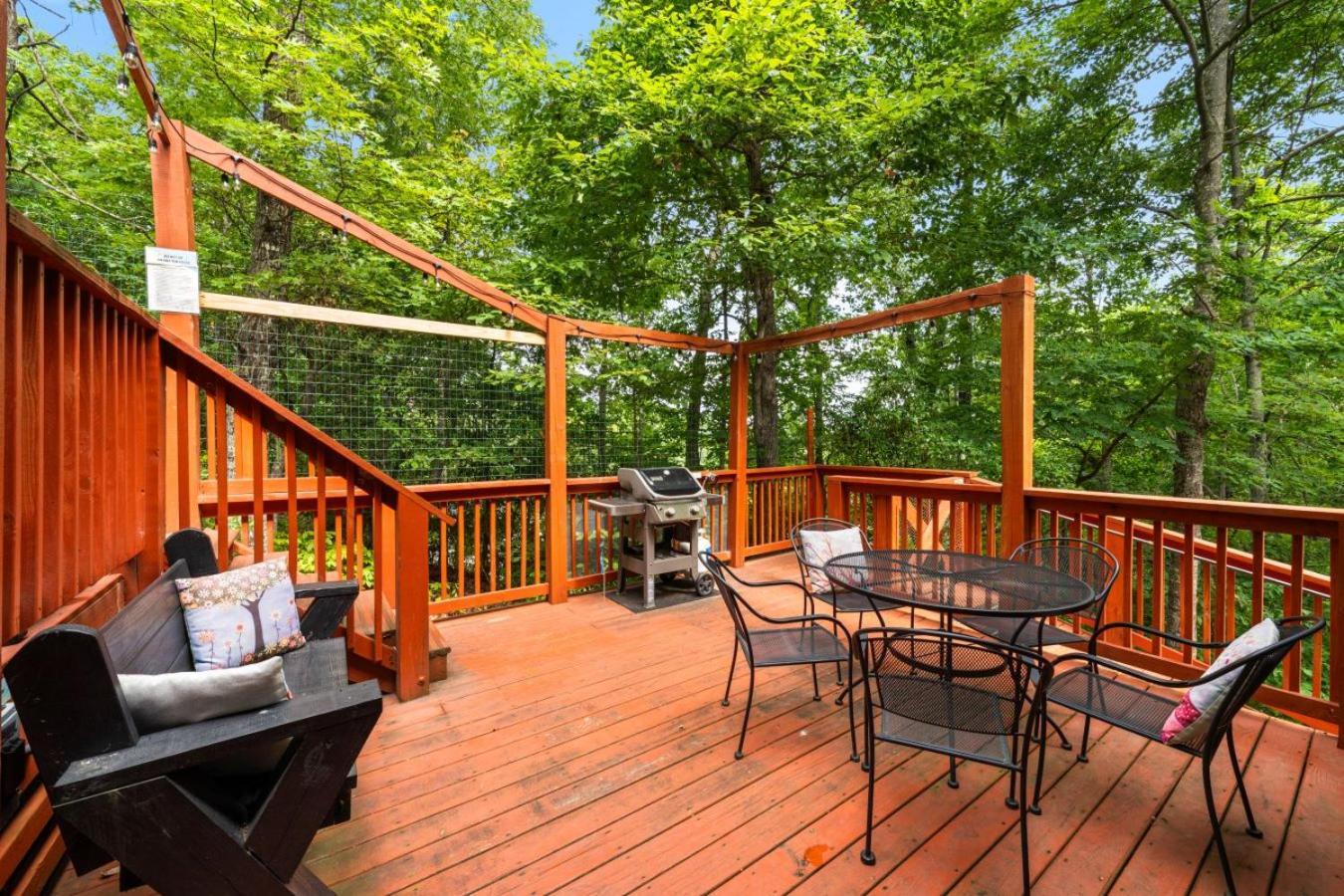 Treetops Chalet - 3Bd/2Bt Boutique Cabin W/Mt Leconte Views In 개틀린버그 외부 사진