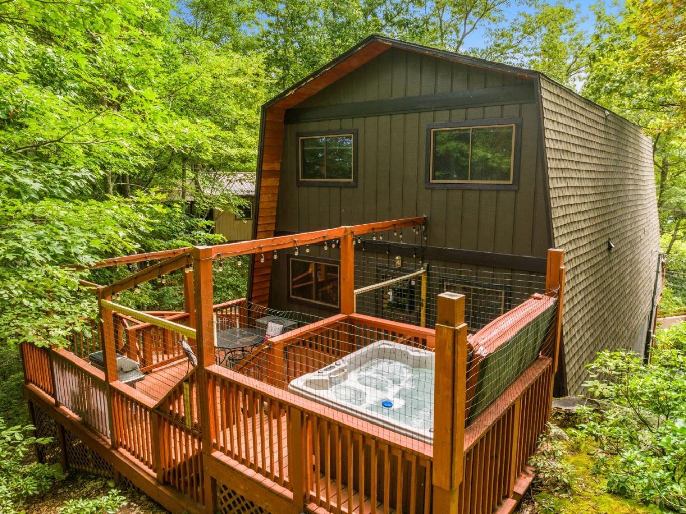 Treetops Chalet - 3Bd/2Bt Boutique Cabin W/Mt Leconte Views In 개틀린버그 외부 사진