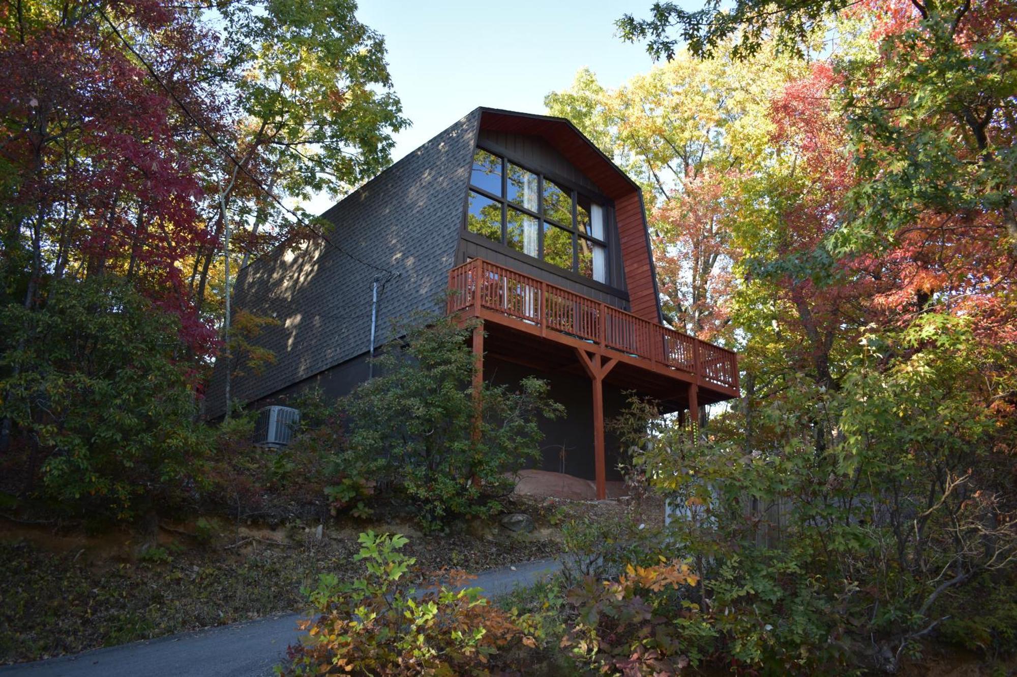 Treetops Chalet - 3Bd/2Bt Boutique Cabin W/Mt Leconte Views In 개틀린버그 외부 사진
